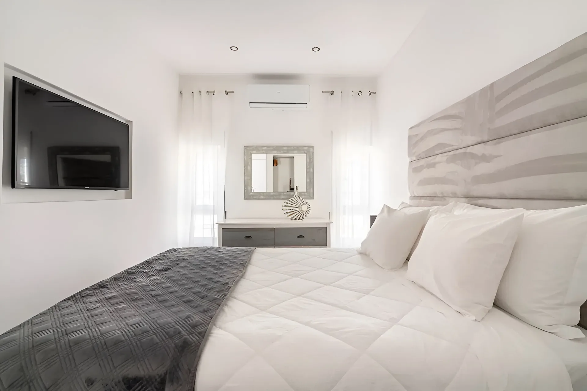 Timeless Beach I — interior 2